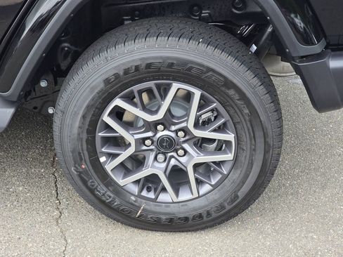 New 2025 Jeep Wrangler Unlimited Sahara AWD/4WD image 33