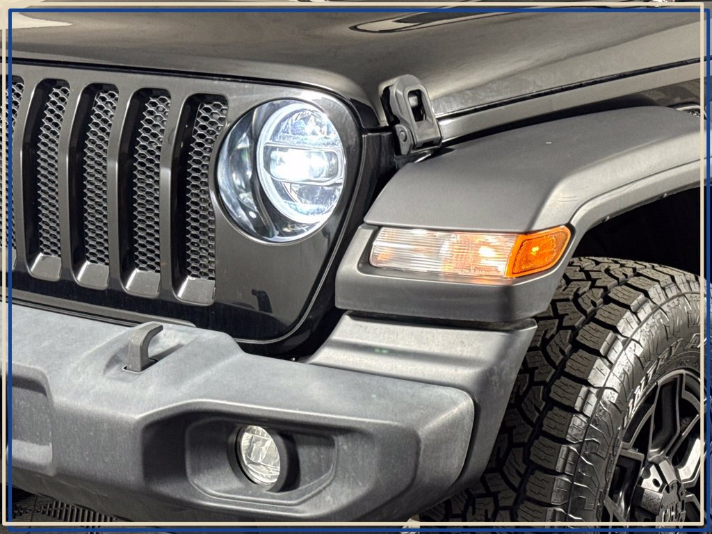 Used 2022 Jeep Wrangler Sport AWD/4WD image 2