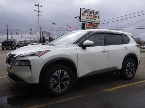 Used 2023 Nissan Rogue SV image 1