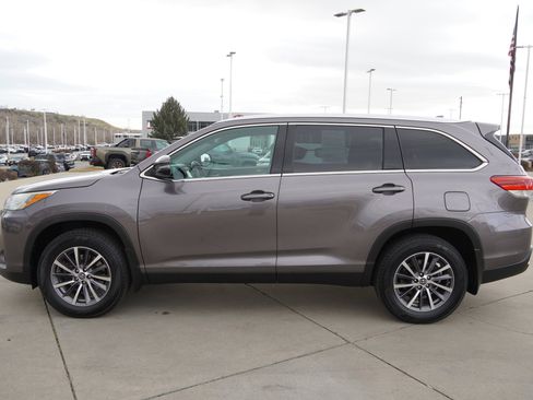 Used 2019 Toyota Highlander XLE image 5