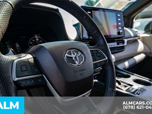 Used 2023 Toyota Sienna Platinum image 23