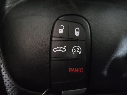 Used 2019 Jeep Cherokee Limited w/ Technology Group image 32