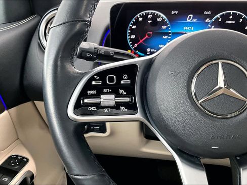 Used 2022 Mercedes-Benz GLB 250 image 25