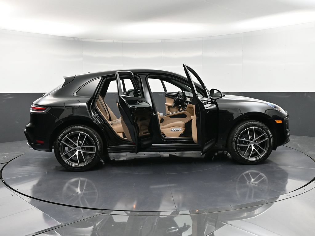 Certified 2026 Porsche Macan AWD/4WD image 36