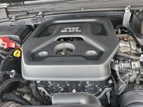 Used 2023 Jeep Wrangler Unlimited Sahara w/ Cold Weather Group AWD/4WD image 17