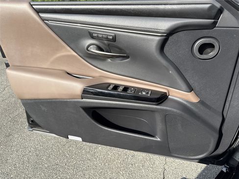 Used 2022 Lexus ES 300h w/ Premium Package FWD image 18