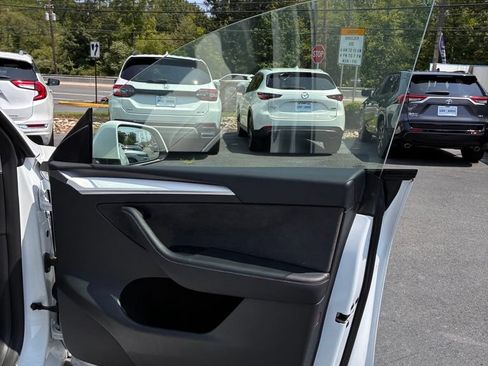 Used 2024 Tesla Model Y Long Range AWD/4WD image 23