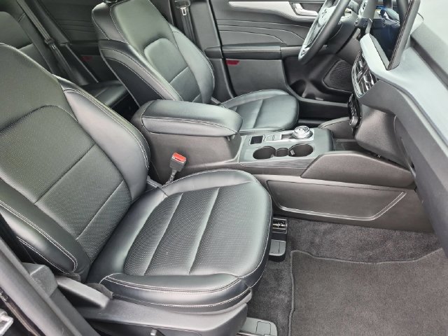 Used 2025 Ford Escape Platinum AWD/4WD image 20