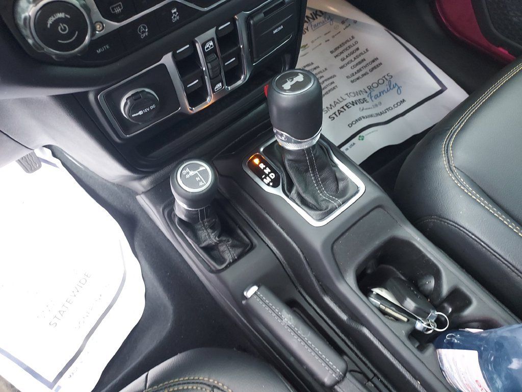 Used 2024 Jeep Wrangler Unlimited Sahara AWD/4WD image 24