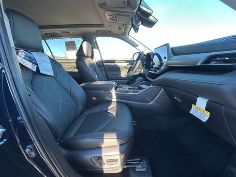 Used 2026 Toyota Highlander Platinum image 29