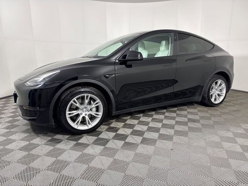 Used 2021 Tesla Model Y Long Range image 1