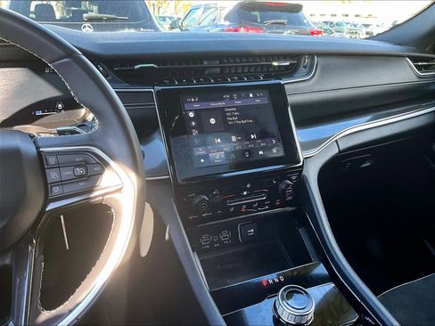 Used 2023 Jeep Grand Cherokee Altitude AWD/4WD image 18