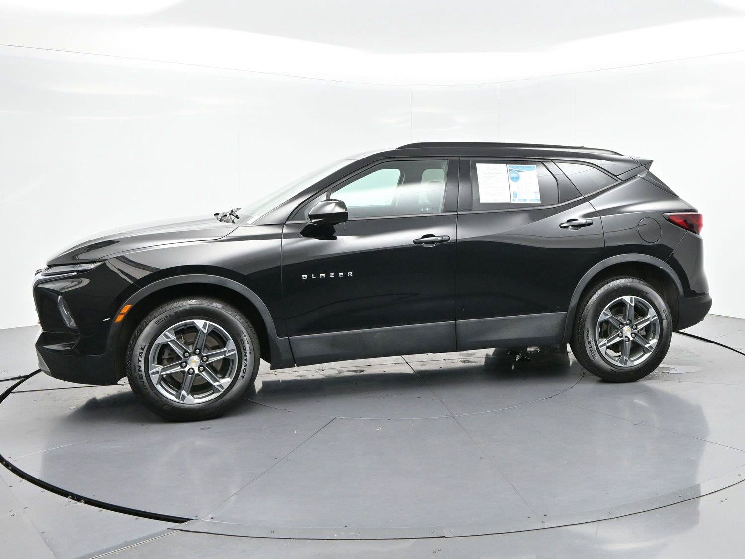 Used 2023 Chevrolet Blazer LT w/ Convenience Package FWD image 4