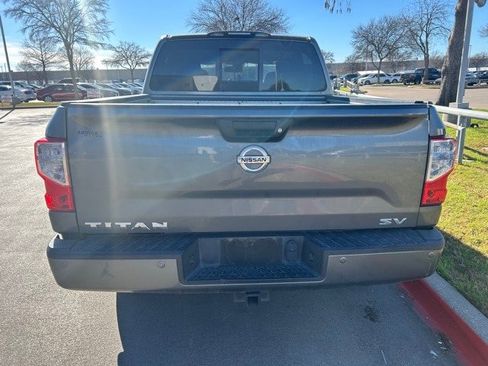 Used 2017 Nissan Titan SV image 3