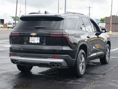 Used 2025 Chevrolet Traverse LT AWD/4WD image 18