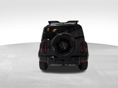 Used 2024 Land Rover Defender 110 X-Dynamic SE image 7