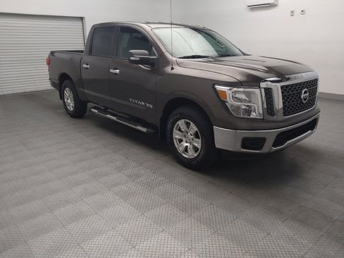 Used 2018 Nissan Titan SV RWD image 13