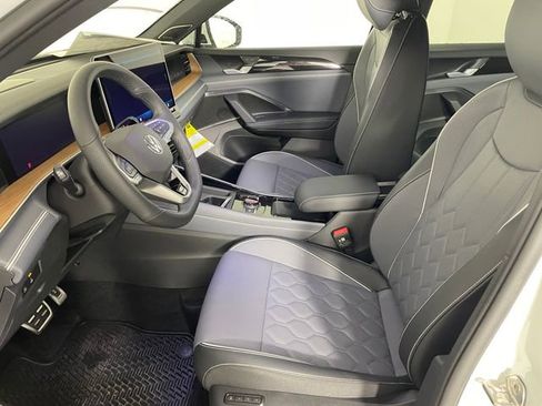 New 2026 Volkswagen Tiguan SEL R-Line AWD/4WD image 2