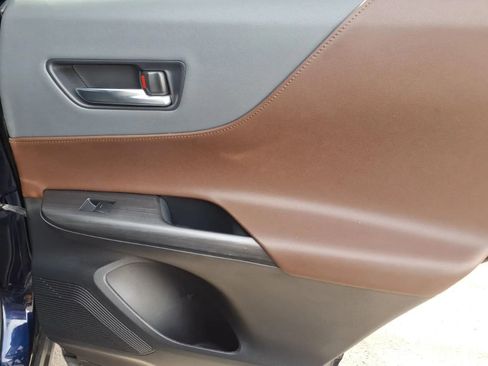 Used 2021 Toyota Venza Limited image 10