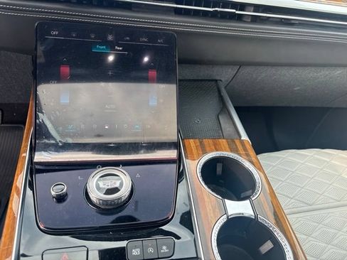 Used 2025 Cadillac Escalade Sport Platinum w/ LPO, ONYX Package AWD/4WD image 7