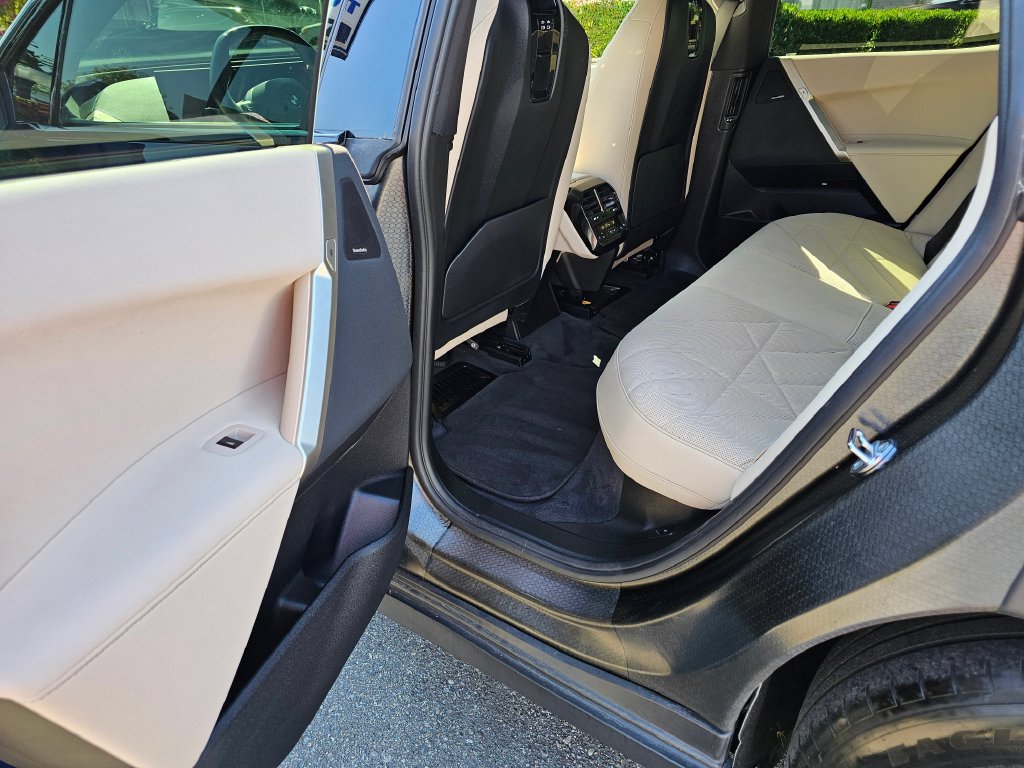 Used 2023 BMW iX xDrive50 w/ Premium Package AWD/4WD image 18