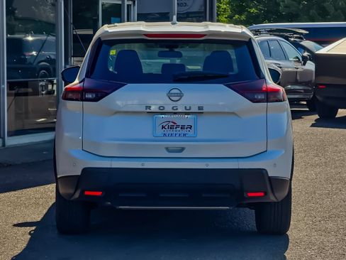 Used 2025 Nissan Rogue SV FWD image 4
