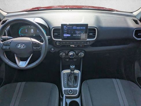 Used 2024 Hyundai Venue SEL FWD image 18