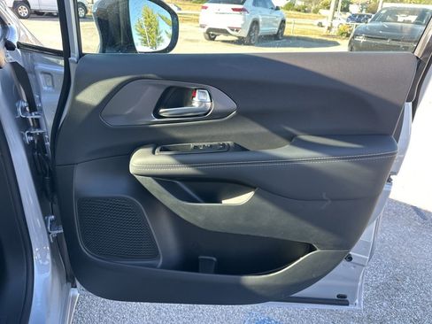 New 2026 Chrysler Pacifica Select image 49