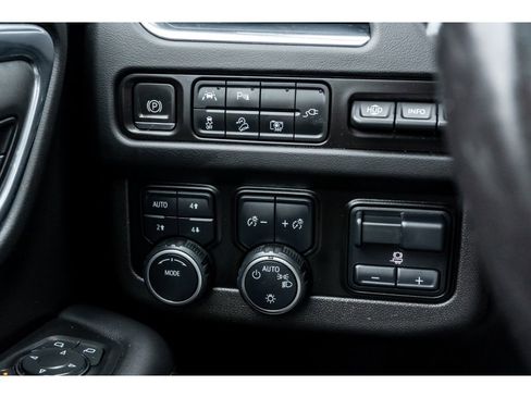 Used 2022 Chevrolet Tahoe High Country w/ Premium Package image 31