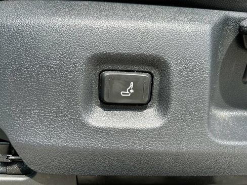 Used 2024 Toyota Tacoma SR RWD image 12
