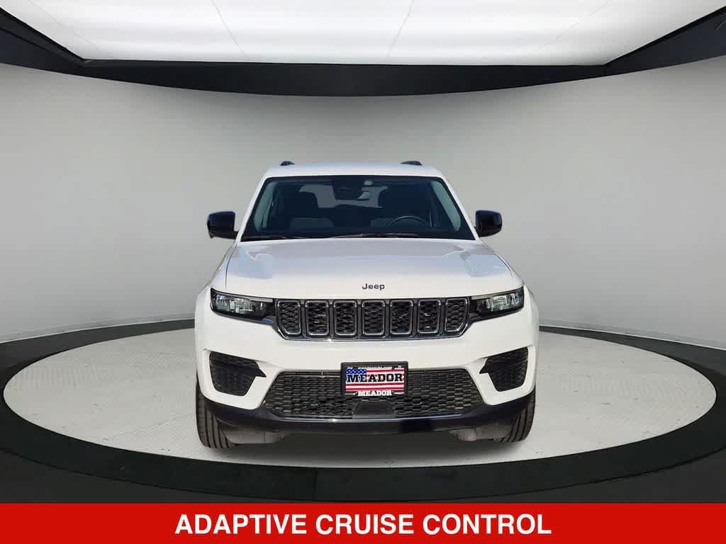 Used 2024 Jeep Grand Cherokee Laredo RWD image 10