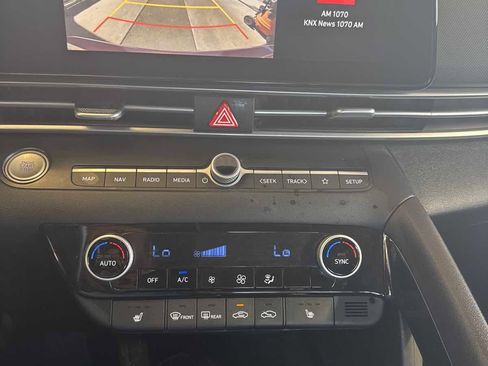 Used 2023 Hyundai Elantra SEL w/ Convenience Package FWD image 10