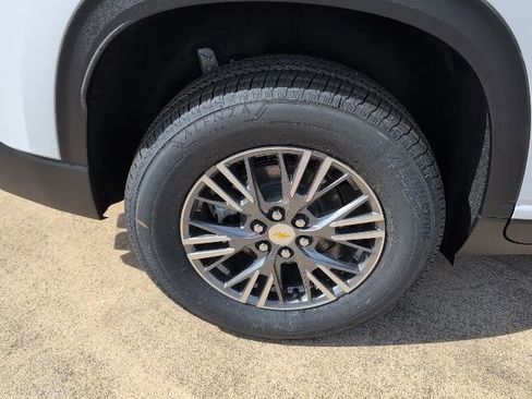 New 2026 Chevrolet Traverse LT FWD image 3