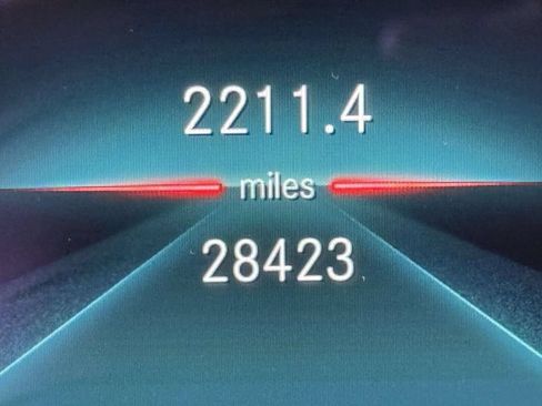 Used 2021 Mercedes-Benz E 350 4MATIC Sedan image 2