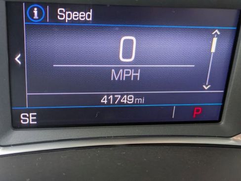 Used 2023 GMC Terrain SLE w/ Driver Convenience Package image 17