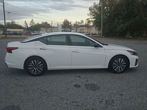Used 2025 Nissan Altima 2.5 SV image 7