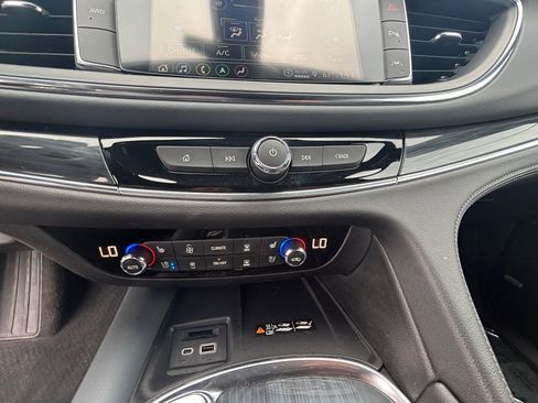 Used 2024 Buick Enclave Premium image 6