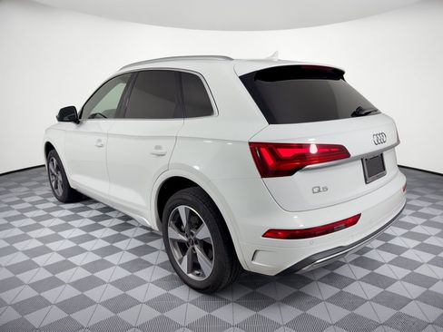 Used 2023 Audi Q5 2.0T Premium w/ Convenience Package AWD/4WD image 3