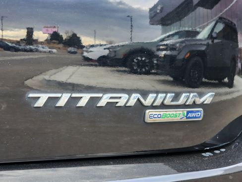 Used 2018 Ford Edge Titanium image 14