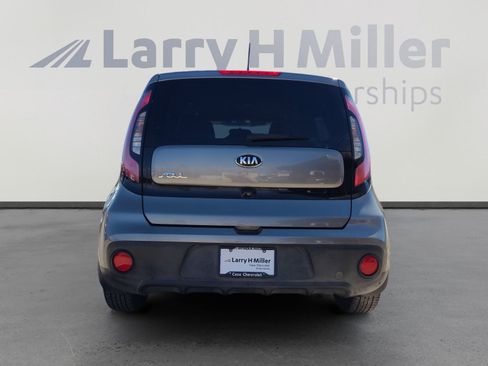 Used 2018 Kia Soul w/ Convenience Package image 4