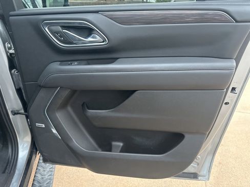 Used 2024 Chevrolet Suburban Z71 w/ Luxury Package image 40