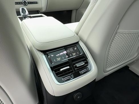 New 2026 Volvo XC90 T8 Ultra w/ Protection Package Premier image 16