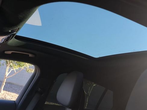 Used 2025 Mercedes-Benz GLC 300 4MATIC image 19