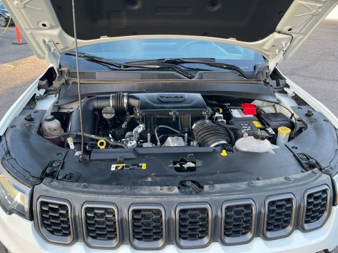 Used 2025 Jeep Compass Trailhawk image 31