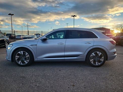 Used 2022 Audi e-tron Premium Plus w/ Premium Plus Package image 8