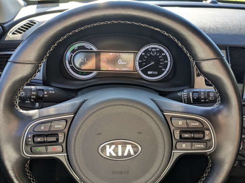 Used 2018 Kia Niro Touring FWD image 30