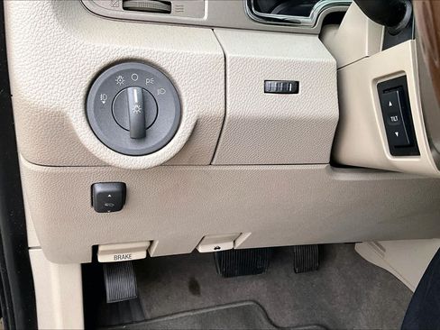 Used 2014 Lincoln Navigator 4WD image 32