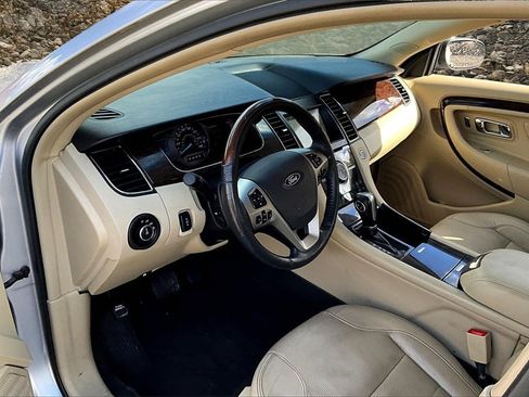 Used 2018 Ford Taurus Limited image 11