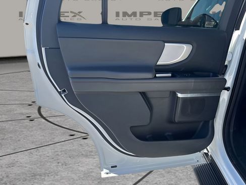Used 2025 Ford Expedition Active AWD/4WD image 28