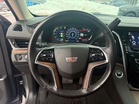 Used 2019 Cadillac Escalade Luxury image 20